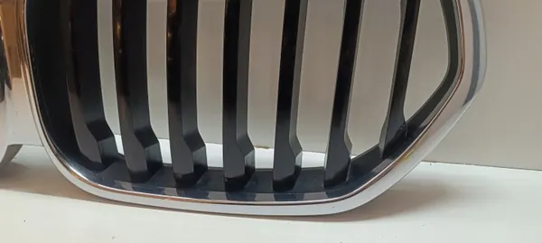 BMW X1 F48 LIFT 2019-22 framstötrutsgallret 511318517811 image 7