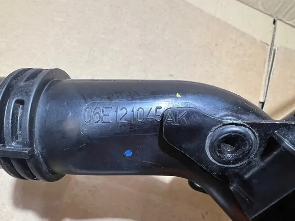 AUDI A8 D4 3.0 TFSI Vesiputki 06E121045AK image 2