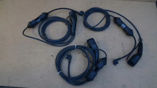 Cable de carga LYNK&CO OEM 8891326636 - Usado image 2