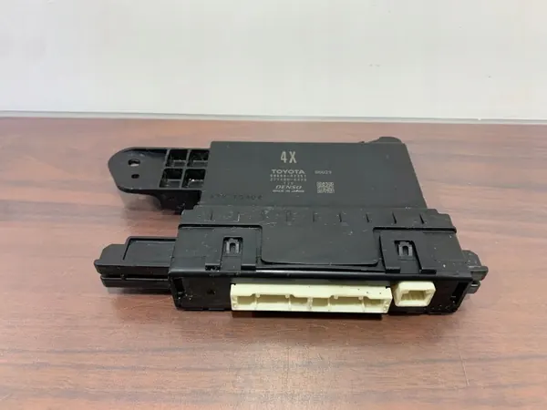 Toyota Prius 2017 ECU OEM 8865047351 - Gebruikt image 4