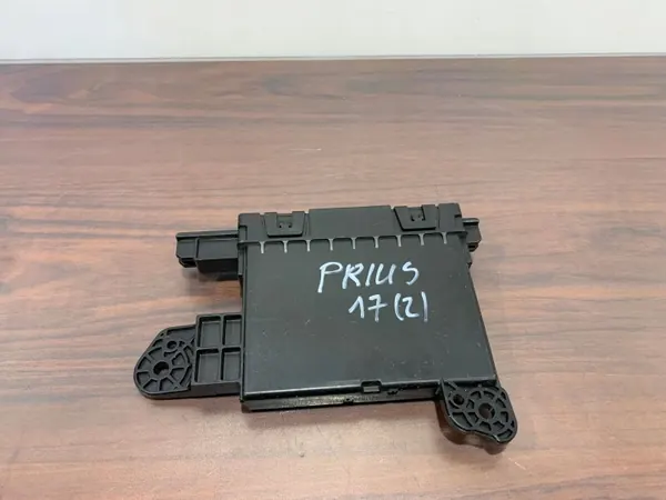Toyota Prius 2017 ECU OEM 8865047351 - Gebruikt image 5