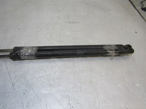 Achterklep gasdrukschokdempers OEM 8489uf0755n Mercedes W639 image 4