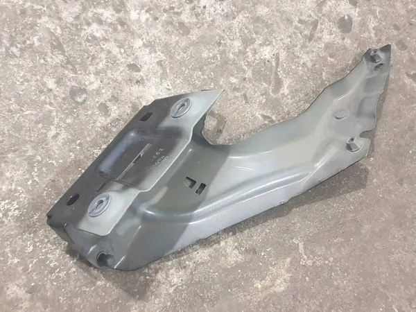 Audi OE 80A821132A Fram höger stänkskärmsfäste image 3