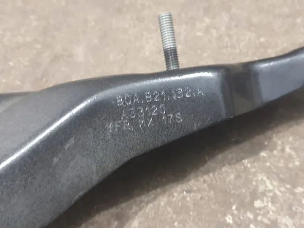 Audi OE 80A821132A Fram höger stänkskärmsfäste image 5