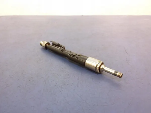 Inyector Combustible BMW OEM 8626147 para Serie 5 G30 V8 image 2