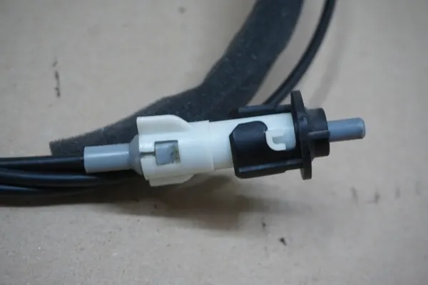 OEM RAV4 II Bränsleluckslänk 00-05 - Begagnad image 4