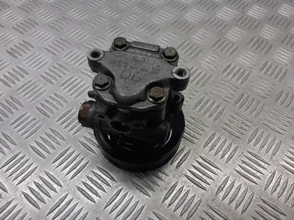 Bomba de direção assistida VW Golf IV 1.6 image 3