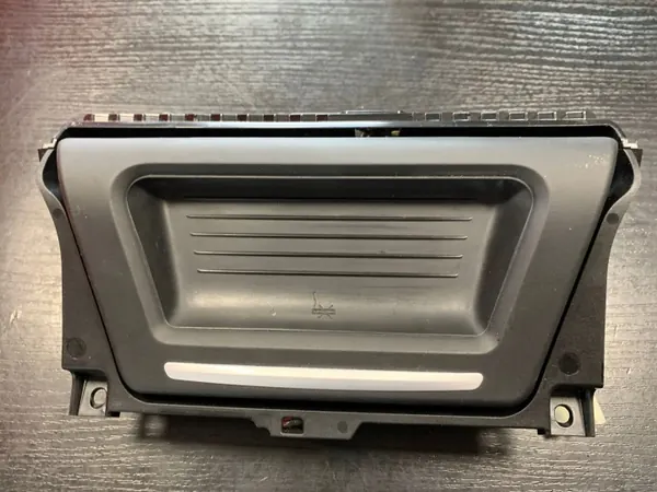 BMW F10 F11 Voorasbak OEM 9206663 - Gebruikt image 2