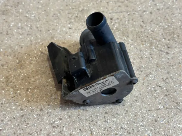 Pompe de circulation d'eau BMW OEM 9230233 - Occasion image 4