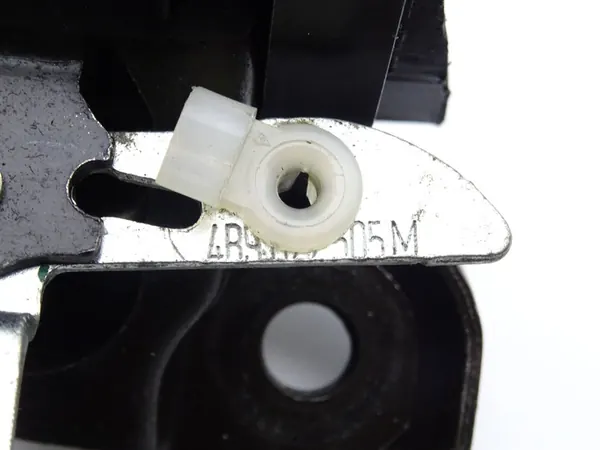 Audi A6 C5 Bagagelås 4B9827505M image 2