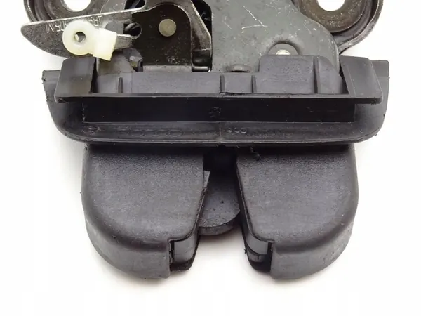 Audi A6 C5 Bagagelås 4B9827505M image 4