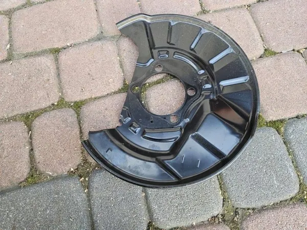 OEM 240222B Bakre vänster bromssköld Toyota Camry VIII image 2