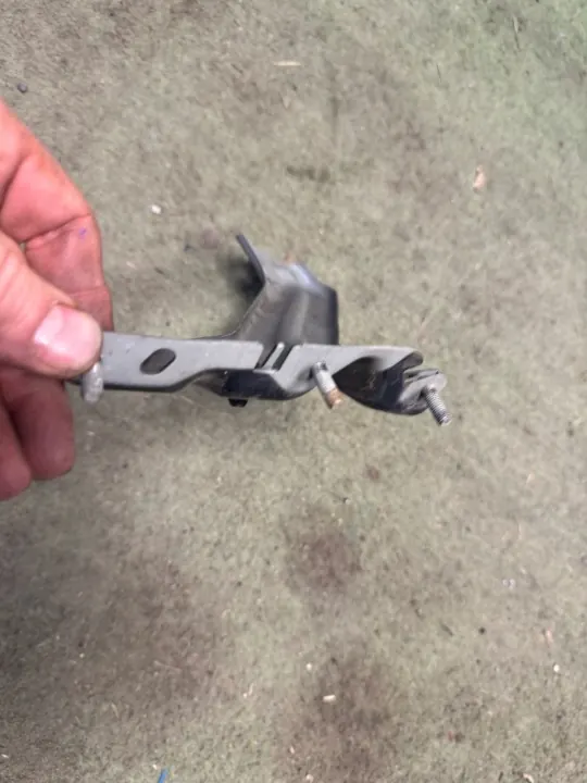 Audi Q5 8R Kotflügelhalter links vorne OEM 8R0821135 image 3