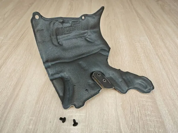 Isolamento Motor BMW OEM 8490329 - Usado image 4