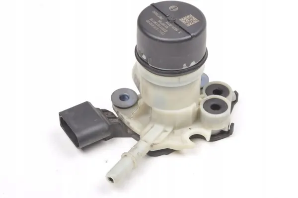 Gebruikte AdBlue-pomp OEM F01C250151 voor BMW F23 2.0D image 2