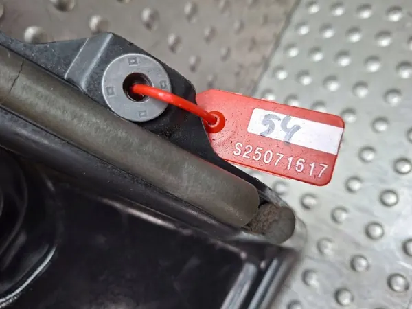 Höger dräneringsskärm OEM S25071617 för Renault image 4