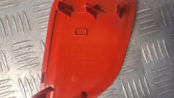 Reflector OEM L1TB-13B414-AB Parachoques Trasero Derecho image 4