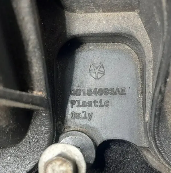 Colector de admisión OEM 68371847AA Jeep Cherokee 3.2L image 3