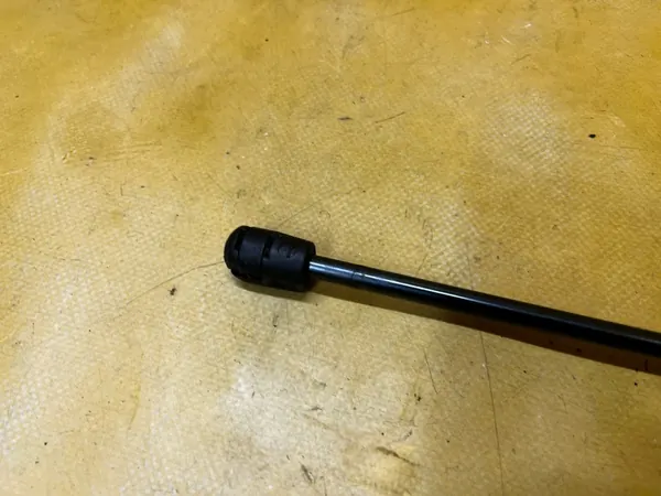 Motorhuvlyftstöd för Mercedes GL X166 image 10