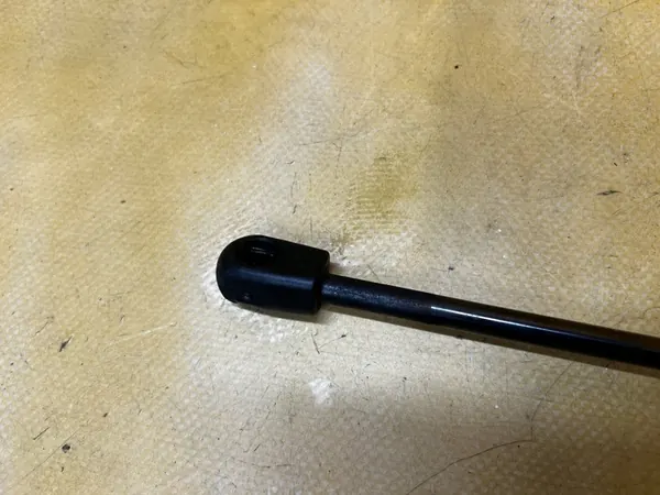 Motorhuvlyftstöd för Mercedes GL X166 image 3