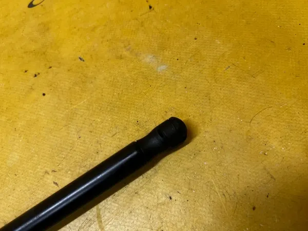 Motorhuvlyftstöd för Mercedes GL X166 image 6