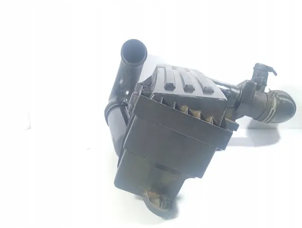 VW Touran 1 Luftfilterhus OEM M1R4P1 MAR 00021176 image 3