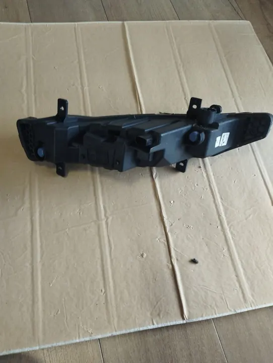 Skoda Superb III lift farol halógeno DRL direito Europa OEM 3V0941700B image 2