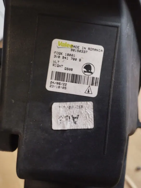 Skoda Superb III lift farol halógeno DRL direito Europa OEM 3V0941700B image 3