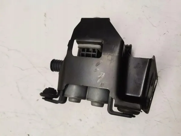 BMW Veden sähköventtiili OEM 6910544 X5 E70 3.0D image 2