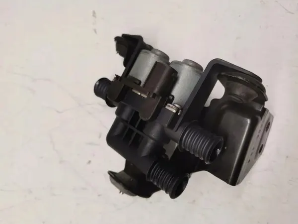 BMW Veden sähköventtiili OEM 6910544 X5 E70 3.0D image 3