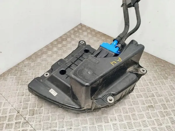 Réservoir AdBlue AUDI A4 B9 8W0131879BB image 2