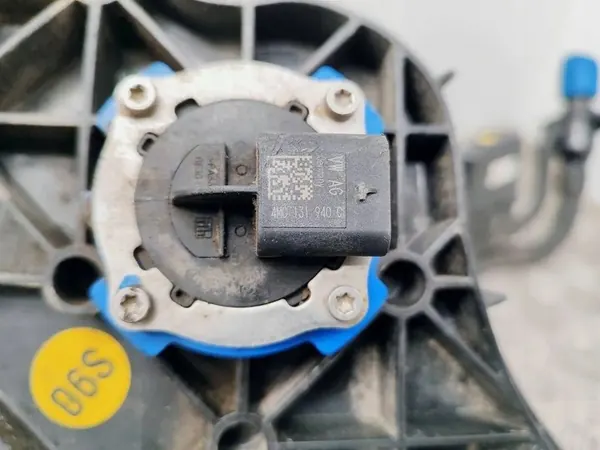 Réservoir AdBlue AUDI A4 B9 8W0131879BB image 3