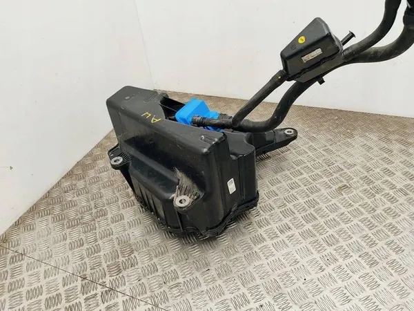 Réservoir AdBlue AUDI A4 B9 8W0131879BB image 4