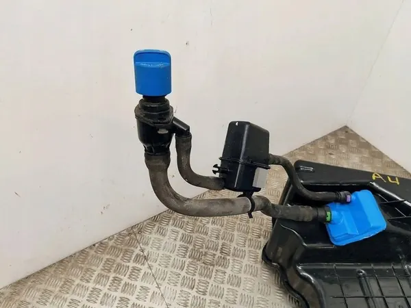 Réservoir AdBlue AUDI A4 B9 8W0131879BB image 5