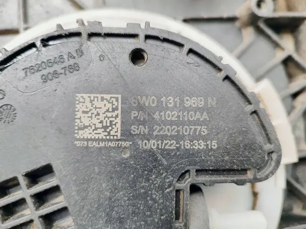 Réservoir AdBlue AUDI A4 B9 8W0131879BB image 6