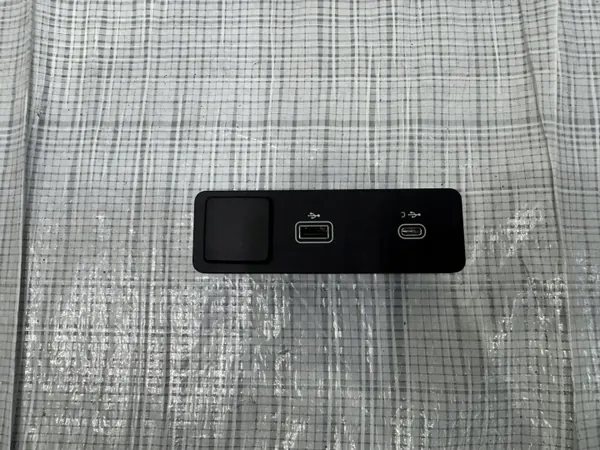 Port USB Jaguar F-Pace LIFT R-Dynamic 23- OEM image 2