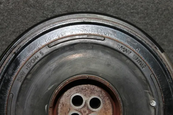 BMW F01 F07 F30 F10 F15 F25 3.0D N57 - Amortecedor de vibrações 8515002 image 2