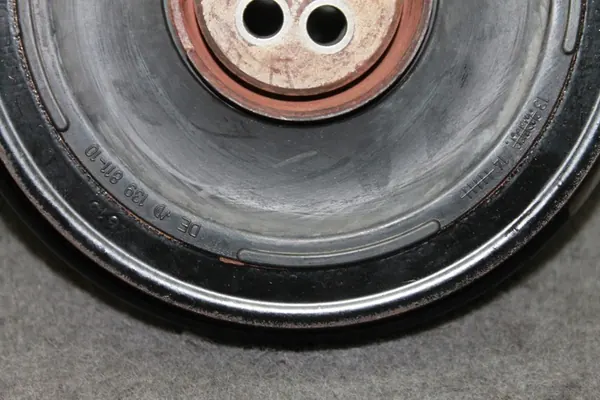 BMW F01 F07 F30 F10 F15 F25 3.0D N57 - Amortecedor de vibrações 8515002 image 3