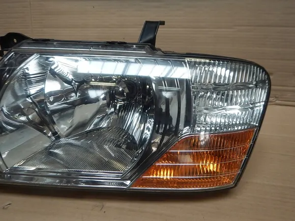 Vasen ajovalaisin Mitsubishi Pajero III 082141159L image 3