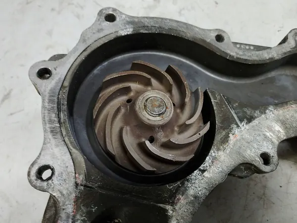 JEEP Vattenpump 05184498AJ image 8