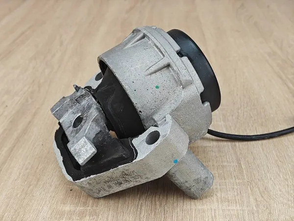 OE VAG Moottorin tuki Audi A6, A7, A8 10- image 3