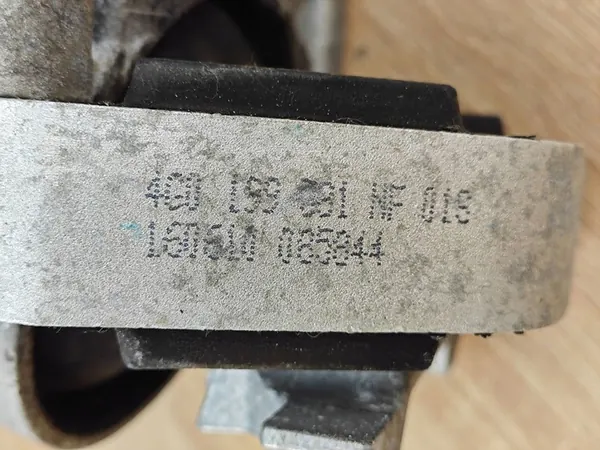 OE VAG Moottorin tuki Audi A6, A7, A8 10- image 5