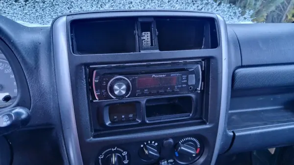 OEM RAMKA CZARNA Radio-kehys Suzuki Jimny 2005-2017 image 6