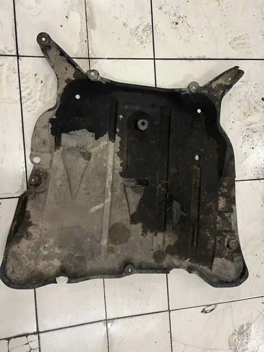 Sous-bâche moteur d'occasion OEM 30680969 pour Volvo XC90 image 2