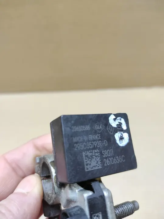Terminal Negativo OEM 295C35792R - Usado image 5