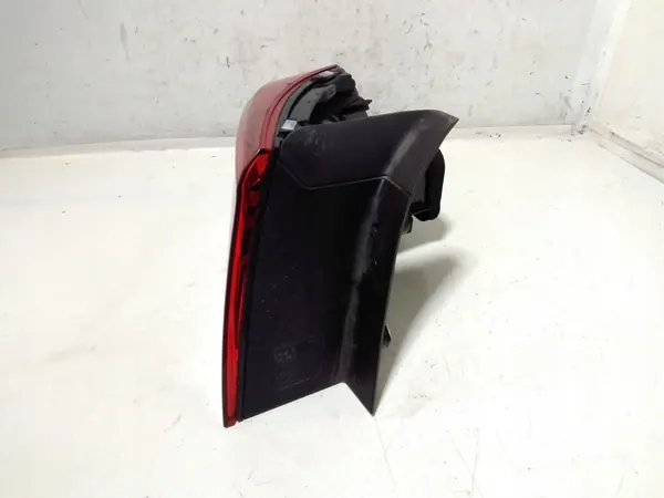 Volkswagen PASSAT B8 2020 Luz trasera izquierda OEM image 2