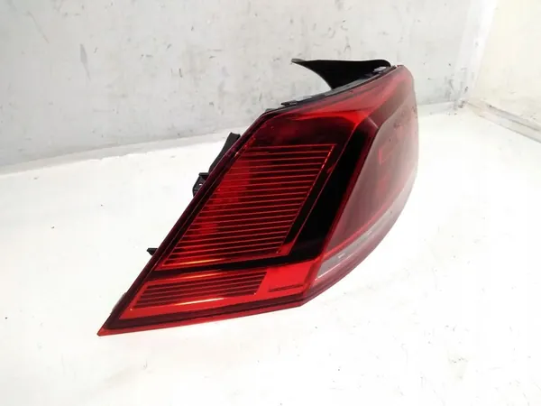 Volkswagen PASSAT B8 2020 Luz trasera izquierda OEM image 3