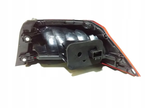 Volkswagen PASSAT B8 2020 Luz trasera izquierda OEM image 4