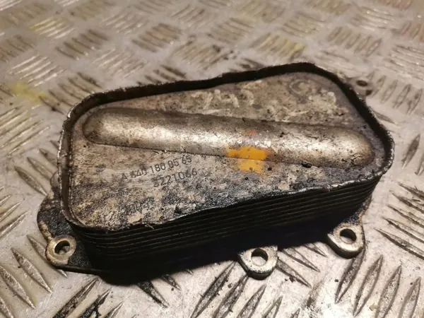 Arrefecedor óleo caixa Mercedes-Benz B W245 OEM 6401800565 image 2