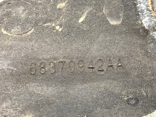 OEM 68370942AA Differentialbärare Fäste Begagnad image 4